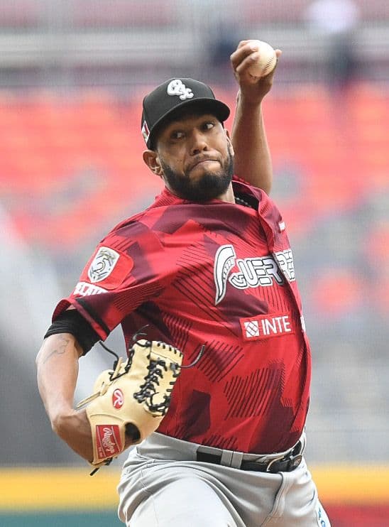 El abridor boricua Héctor Hernández fue uno de los lanzadores que Diablos le arrebató a Guerreros en este 2021.