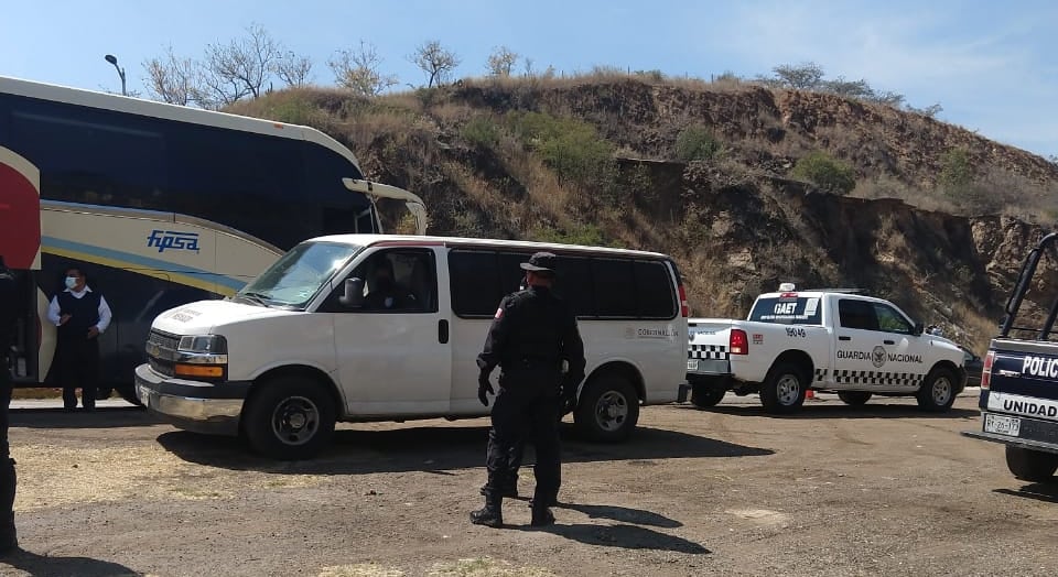 La primera acción fue realizada en la caseta de Huitzo de la autopista a México.