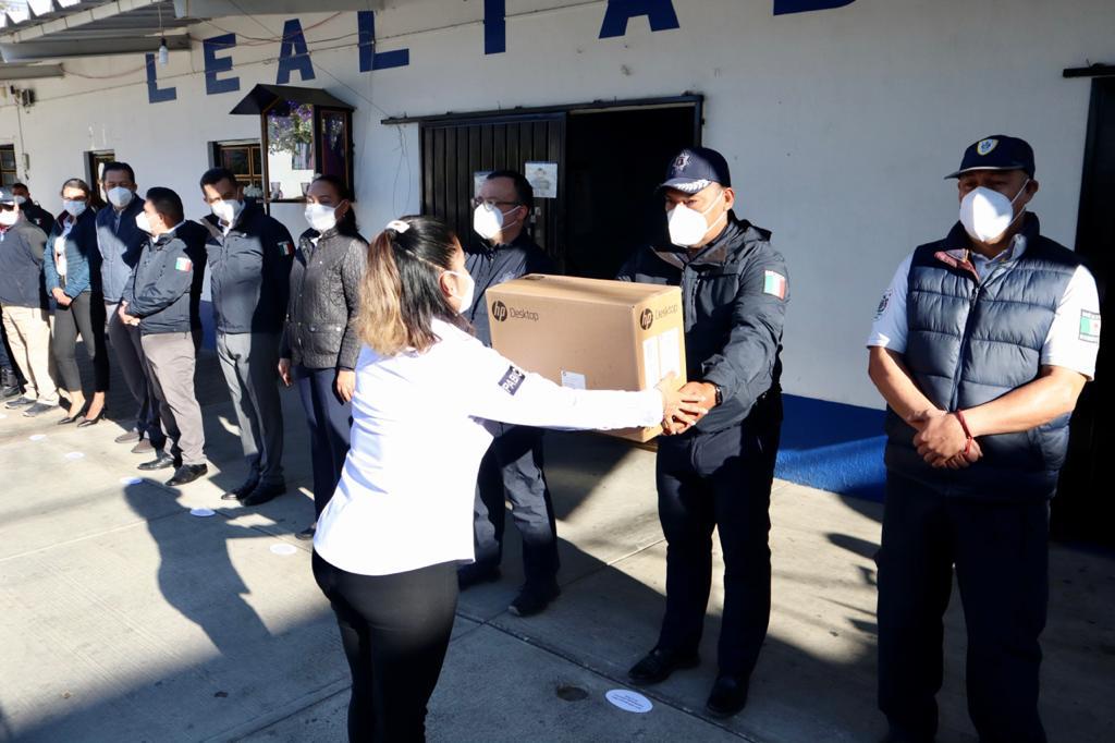 Los elementos recibieron equipo de cómputo y de radiocomunicación.