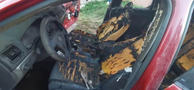 Cuerpos de rescate ayudaron a sofocar el incendio.