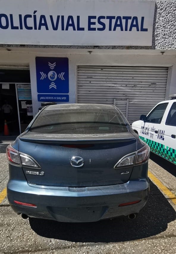 Un automóvil Mazda que fue recuperado en la ciudad de Oaxaca de Juárez.