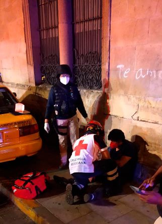 Los elementos de la policía vial tomaron conocimiento del accidente ocurrido en el centro de la ciudad.