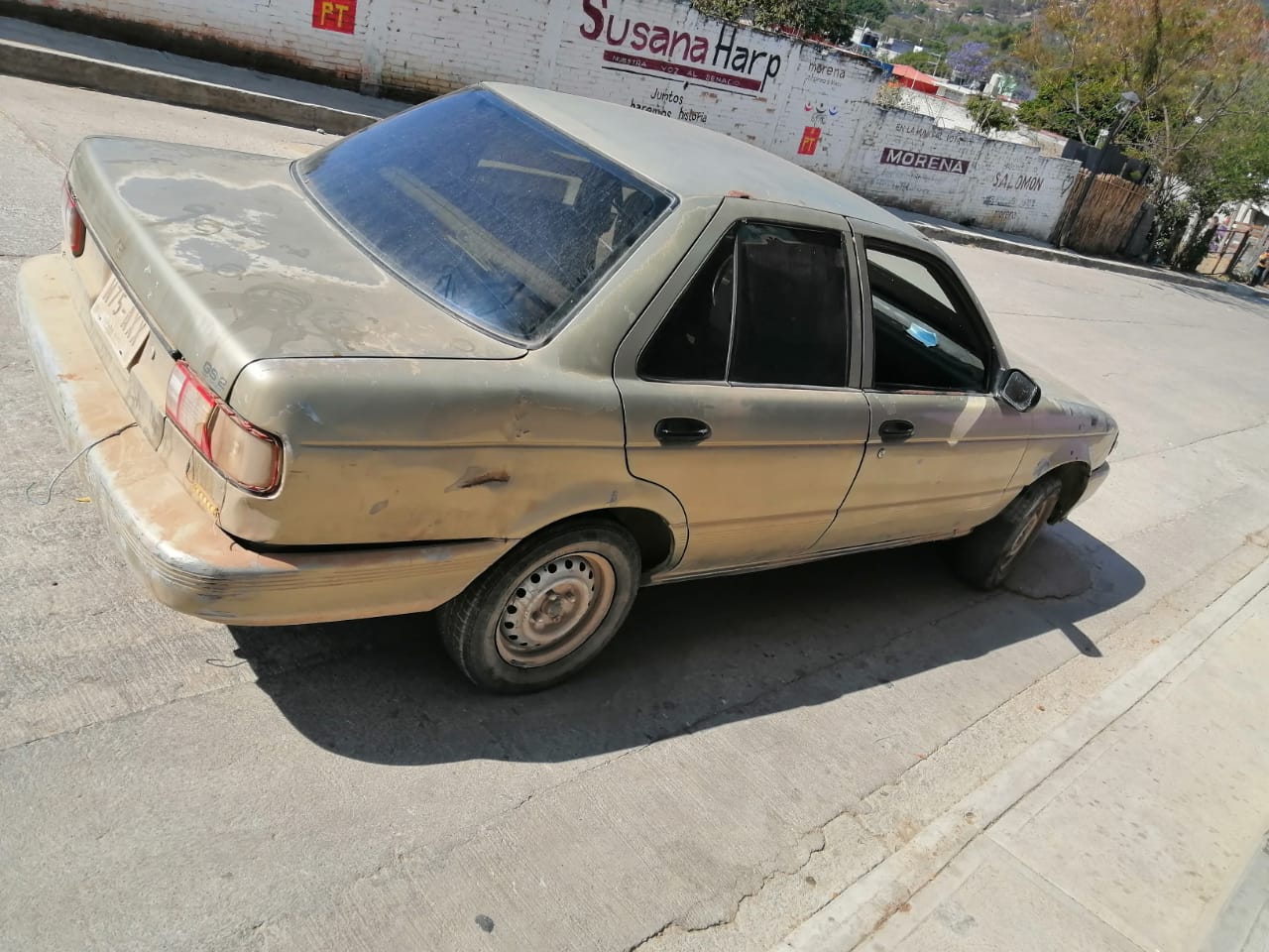 El automóvil Nissan con reporte de robo de hace siete años.