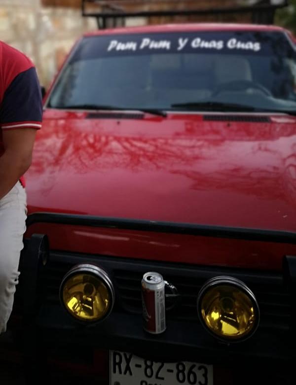 La unidad de motor marca Nissan que fue robada en el barrio de Jalatlaco.