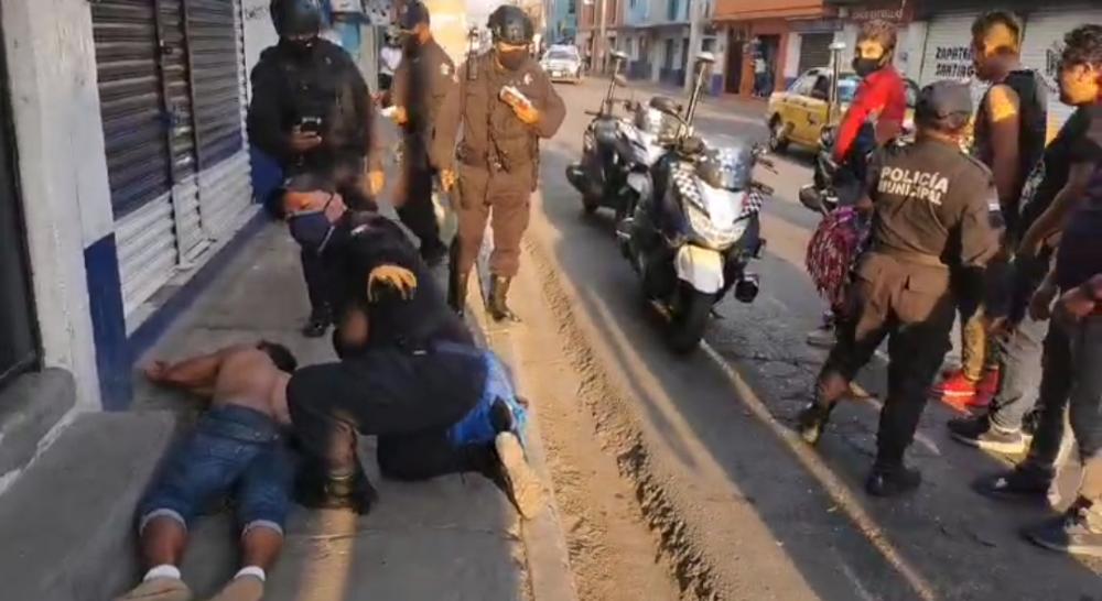 El lesionado quedó tendido en la calle.
