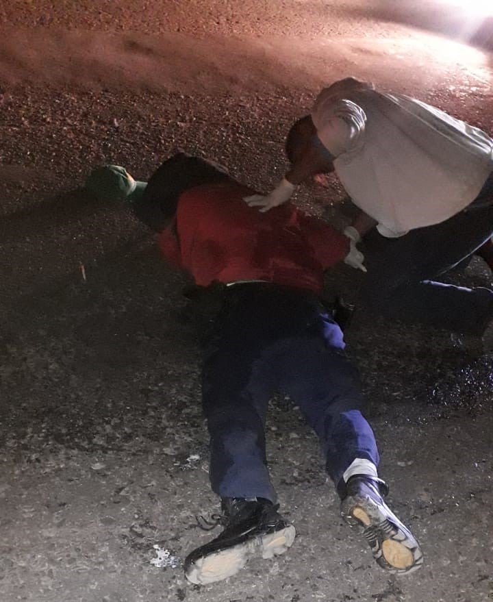 Una persona resultó con lesiones al ser impactado cuando conducía su motocicleta.
