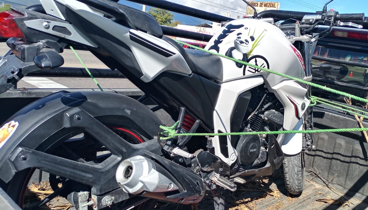 Un conductor fue detenido como sospechoso por conducir una moto con reporte de robo.