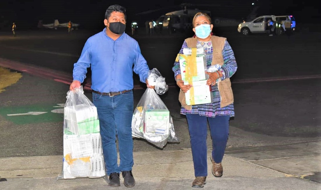 En el Hospital General de Pinotepa Nacional inició ayer jueves la vacunación al personal de salud.