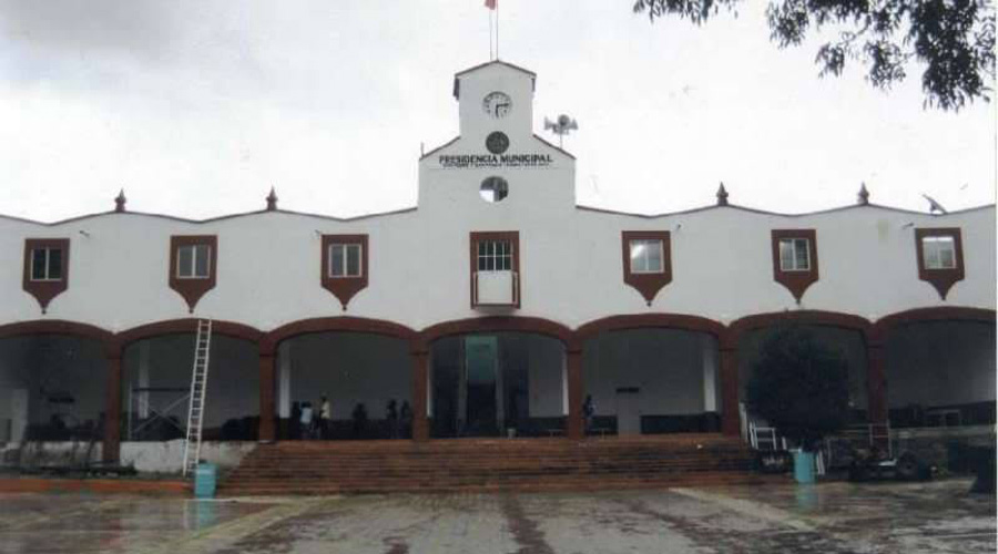 A machetazos asesinan a mujer en Tequixtepec.