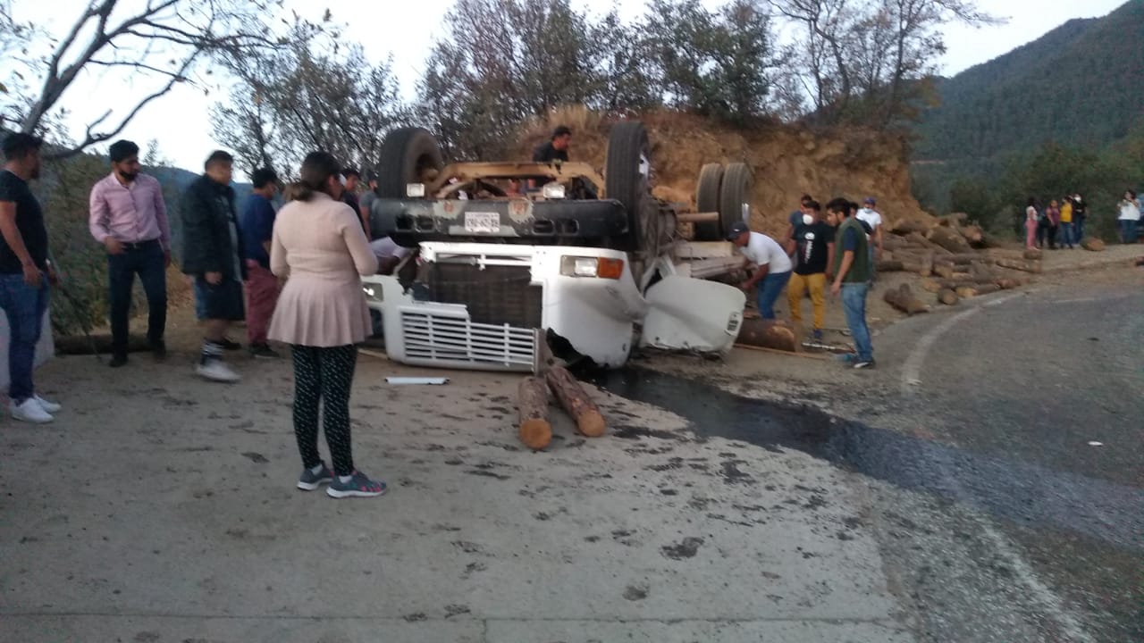 El percance ocurrió en el paraje “El Pasajuego” de Santa Catarina Ixtepeji, Ixtlán de Juárez.