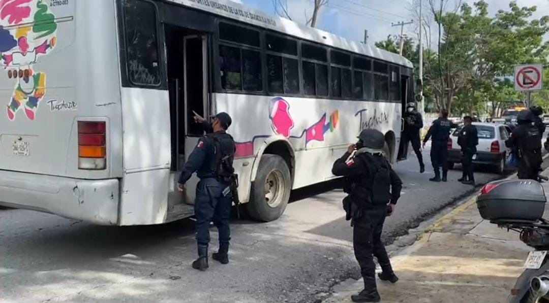 El camión rescatado por elementos de la Policía Estatal.