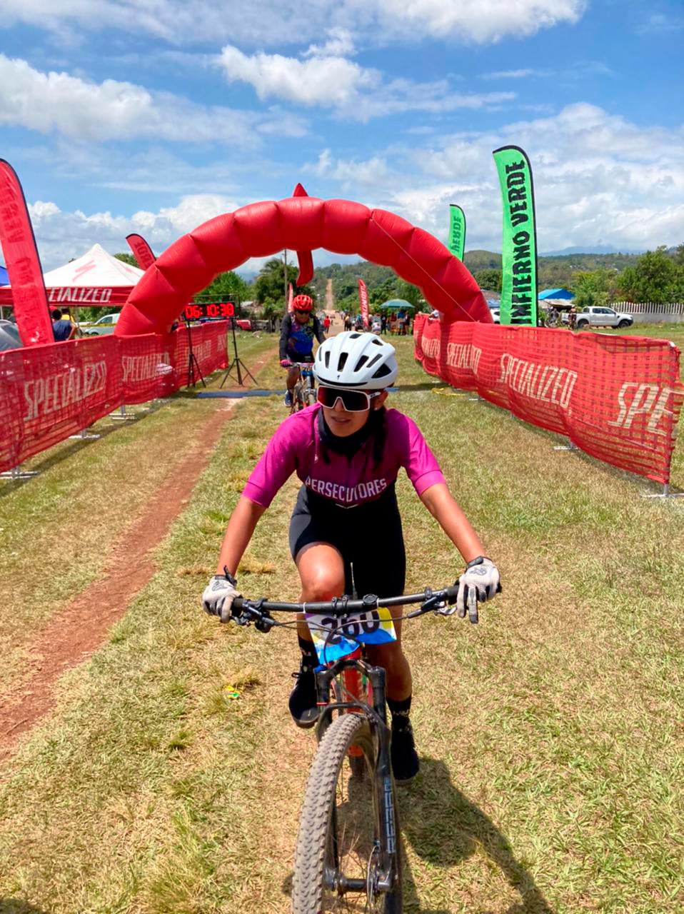 Daniela Ramos cruzó la meta en el cuarto sitio en la máster femenil 40.