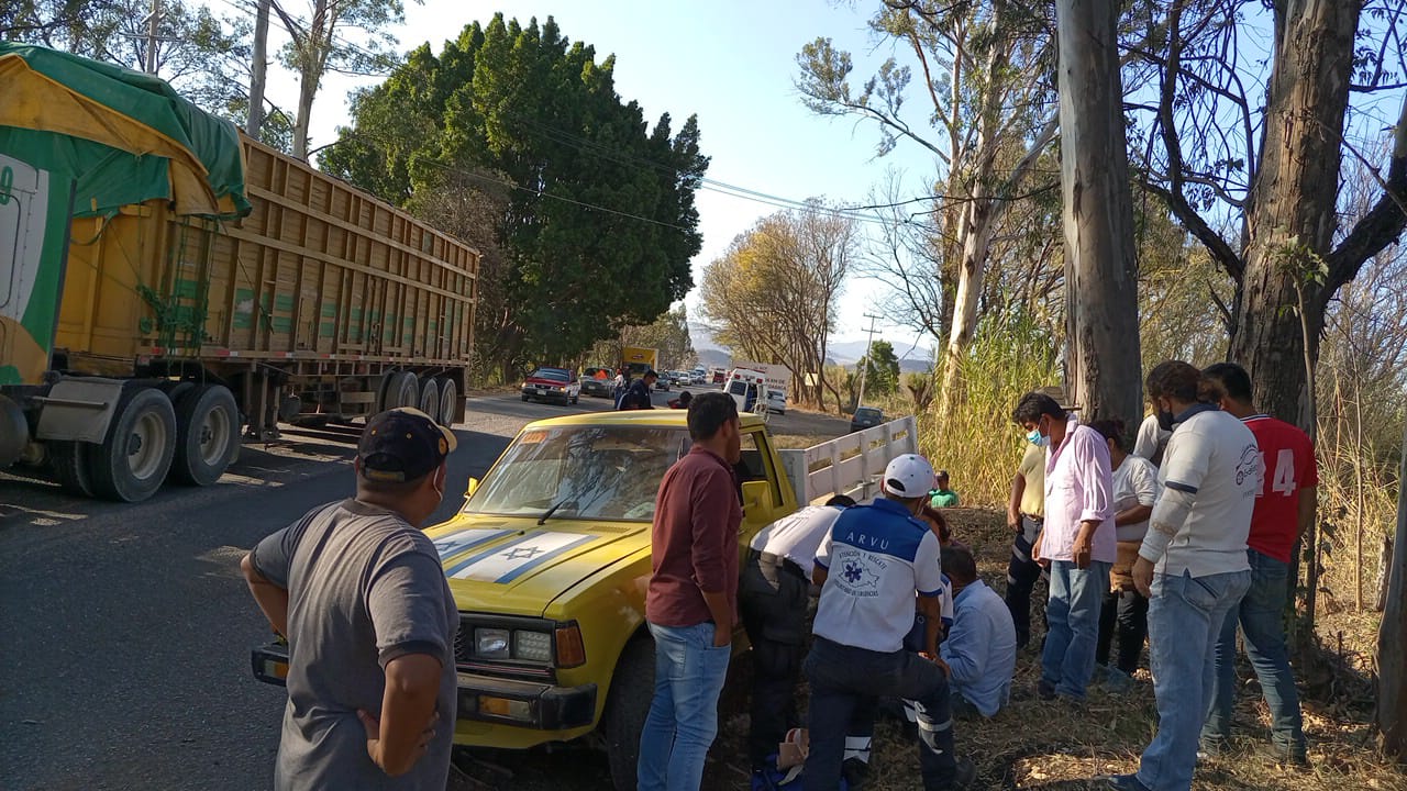 Voluntarios del grupo Arvu también auxiliaron a los lesionados.