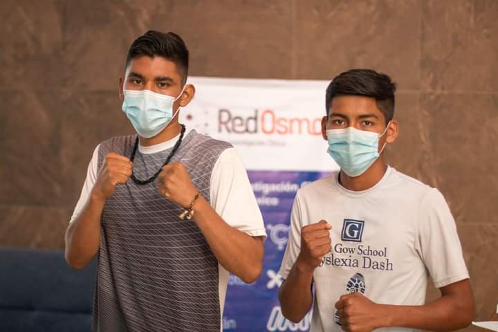 Los púgiles oaxaqueños Fernando Antonio Mendoza y Raúl Herrera.