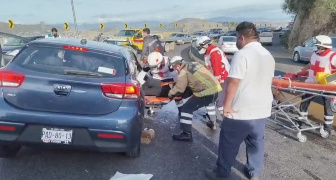 El aparatoso percance ocurrió en la curva de El Mirador.