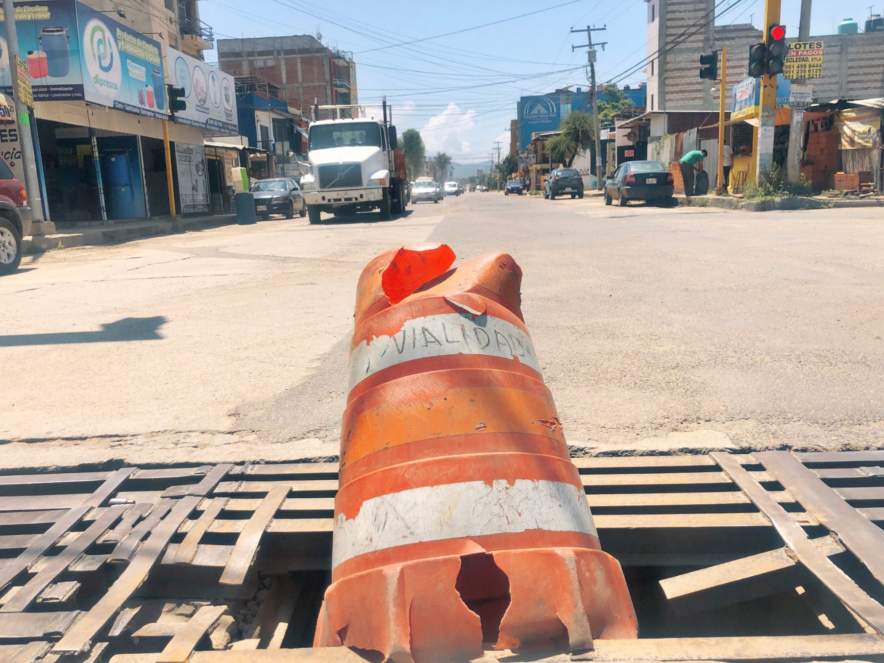 El riesgo es constante al transitar por las vías de comunicación de Santa Lucía del Camino.