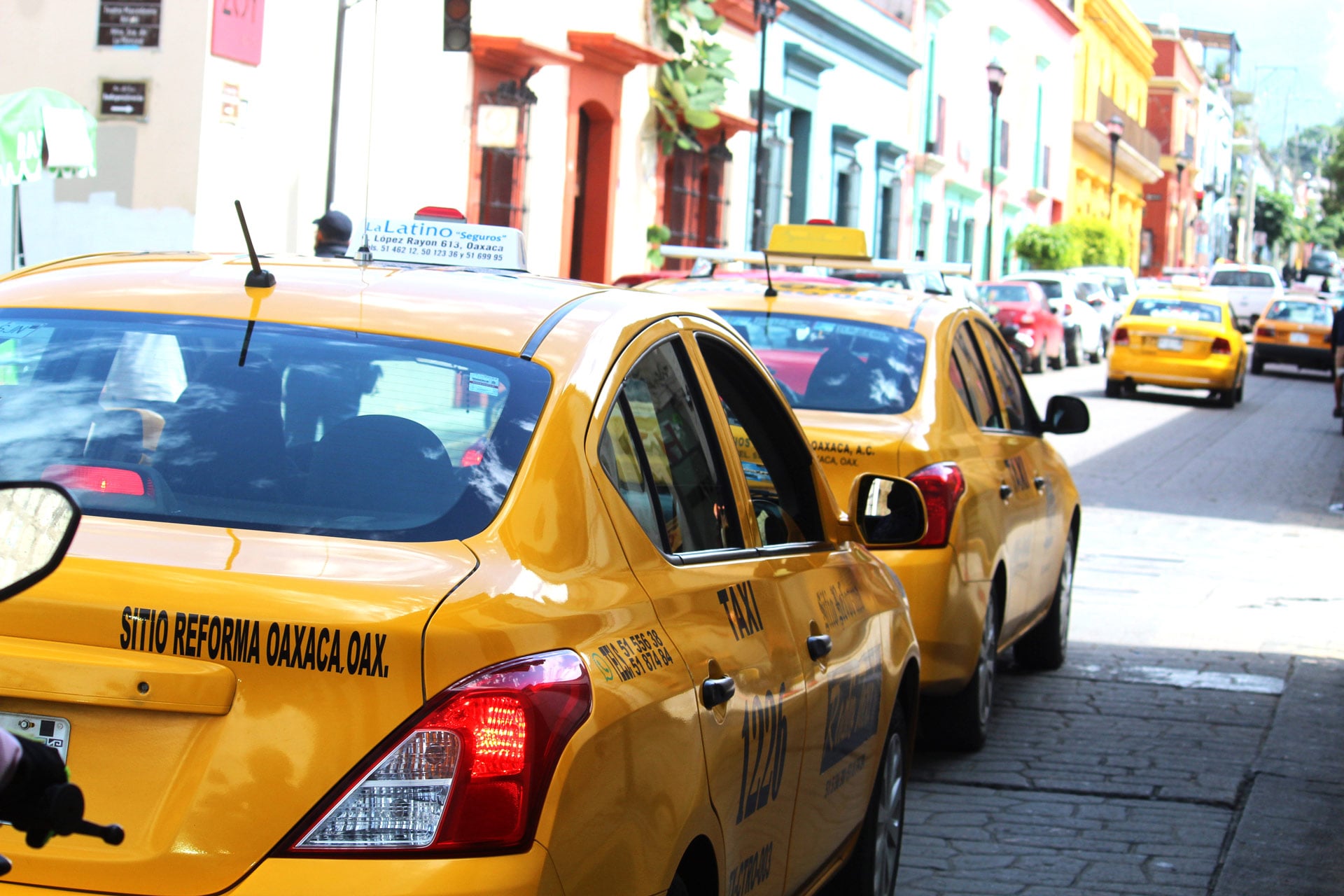 Taxistas rechazaron opinar sobre la posible llegada de Uber.