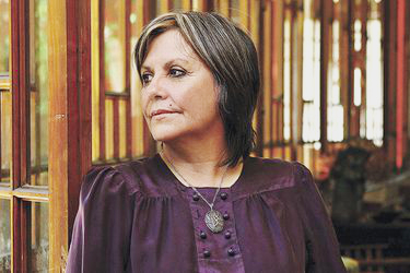 Eltit es la segunda mujer que recibe el Premio Fuentes. El año pasado, en su quinta edición, lo recibió Luisa Valenzuela.