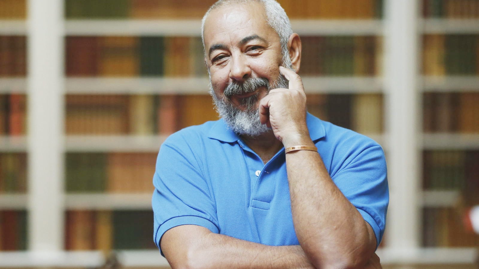 Leonardo Padura es licenciado en Filología, ha trabajado como guionista, periodista y crítico.