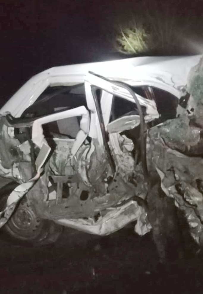 El auto Nissan quedó literalmente destrozado. Fernando Santiago