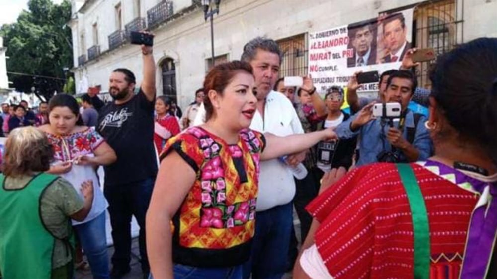 Los locatarios del Centro Histórico, fueron enfrentados por las huestes de Merino Martínez, cuando solamente pedían que quitaran una lona.