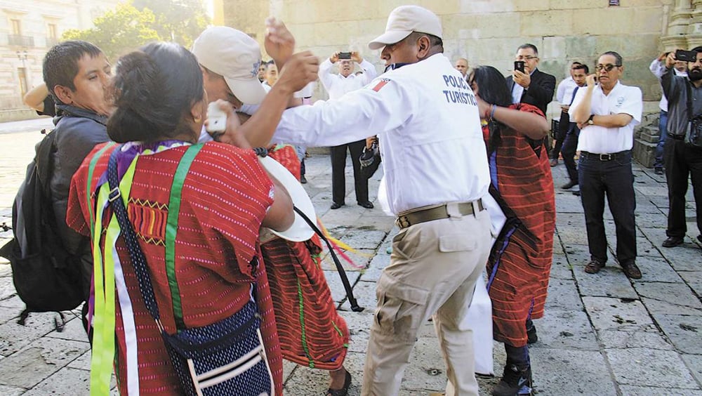 El primero de septiembre arruinó la primera ceremonia cívica del programa Septiembre mes de la patria que se desarrollaba en la Alameda de León,