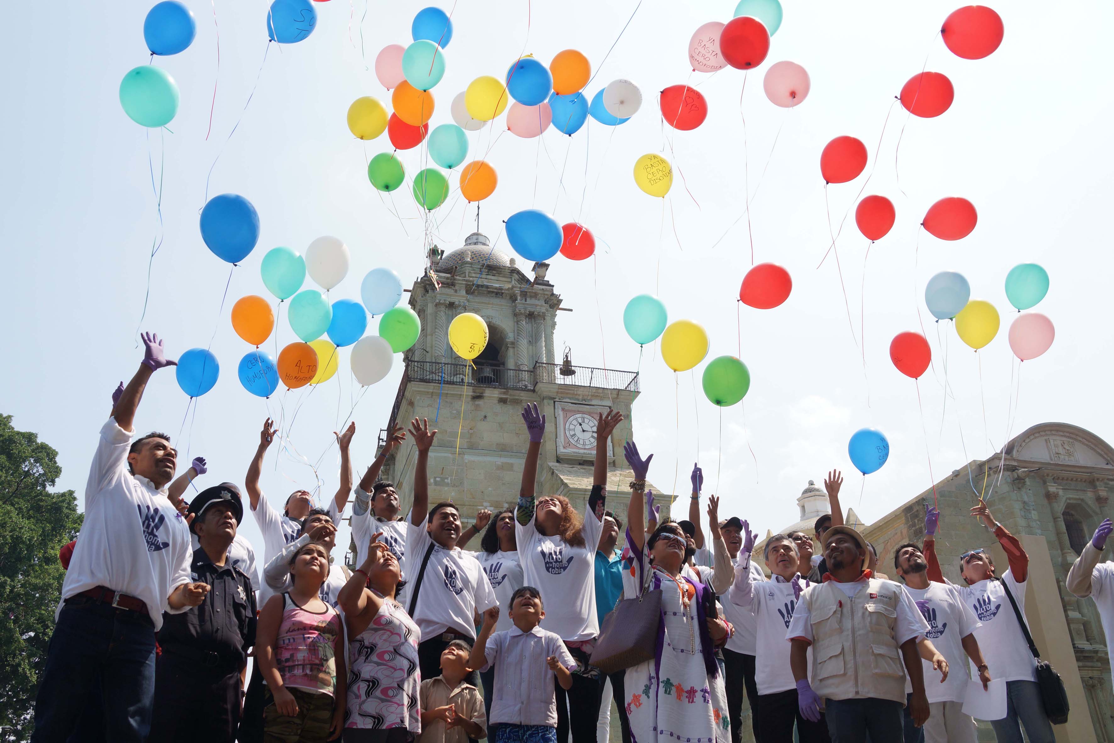Integrantes de diferentes organizaciones y de la comunidad lésbico gay se manifestaron en el marco de la celebración del Día Mundial contra la Homofobia. EL UNIVERSAL