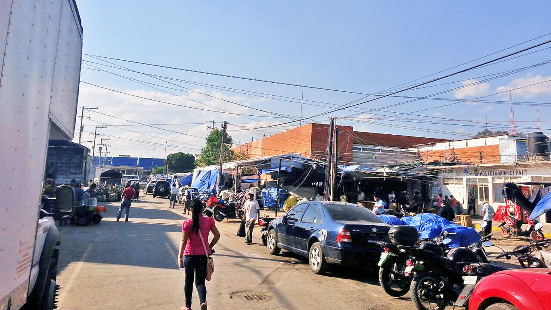 Desde el mercado de abasto, frente a los policías inició la persecución sangrienta.