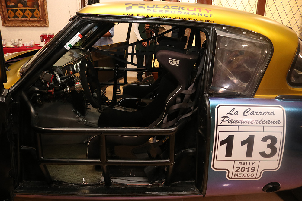 La seguridad en el interior del Studebaker Champion 1951. Julio León