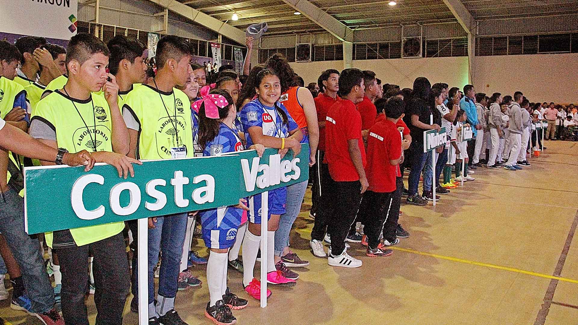 Delegaciones de las ocho regiones del estado participan en la etapa estatal del movimiento deportivo más grande del país. v