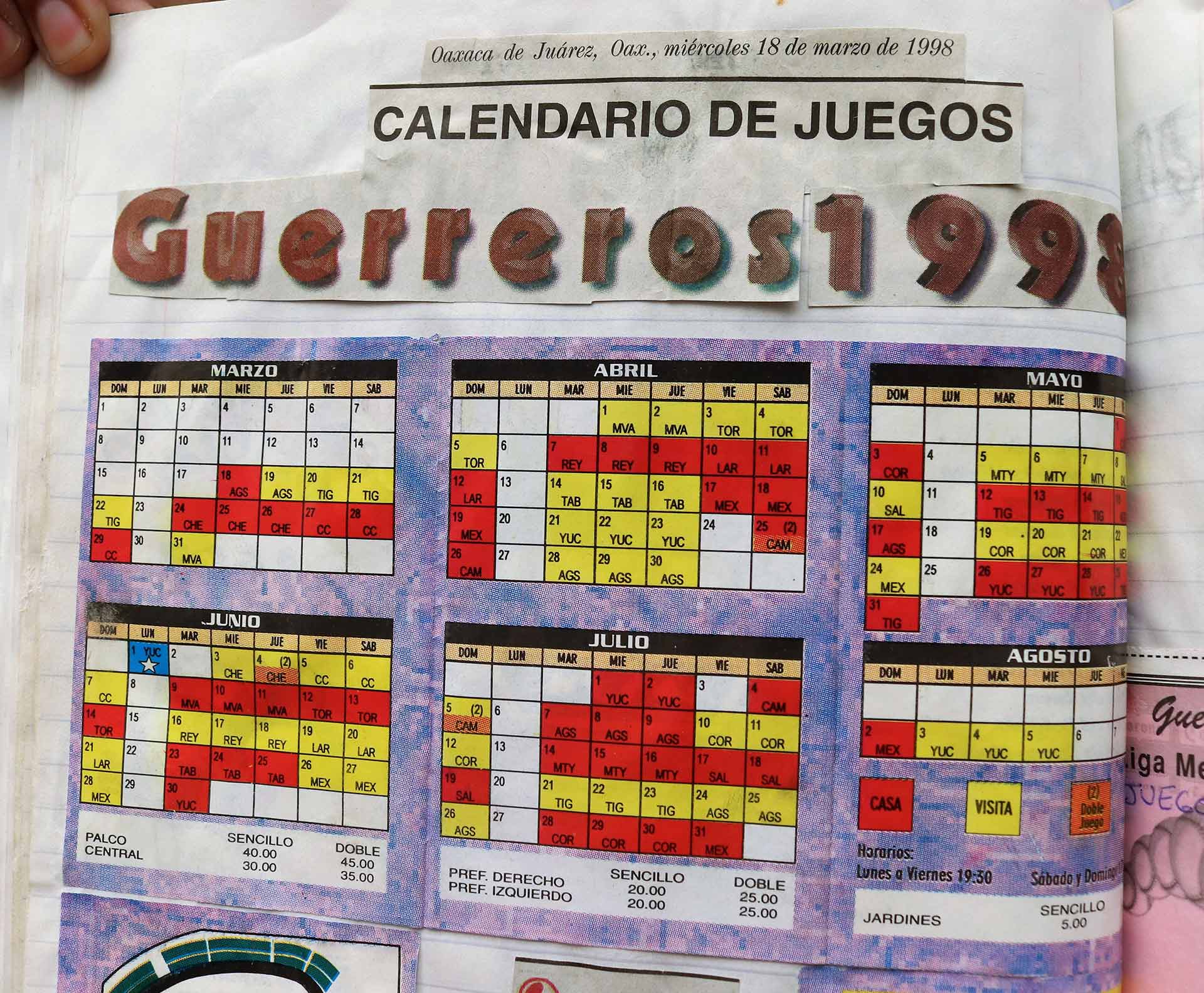 El calendario de la temporada de 1998 publicado en NOTICIAS, lo conserva.