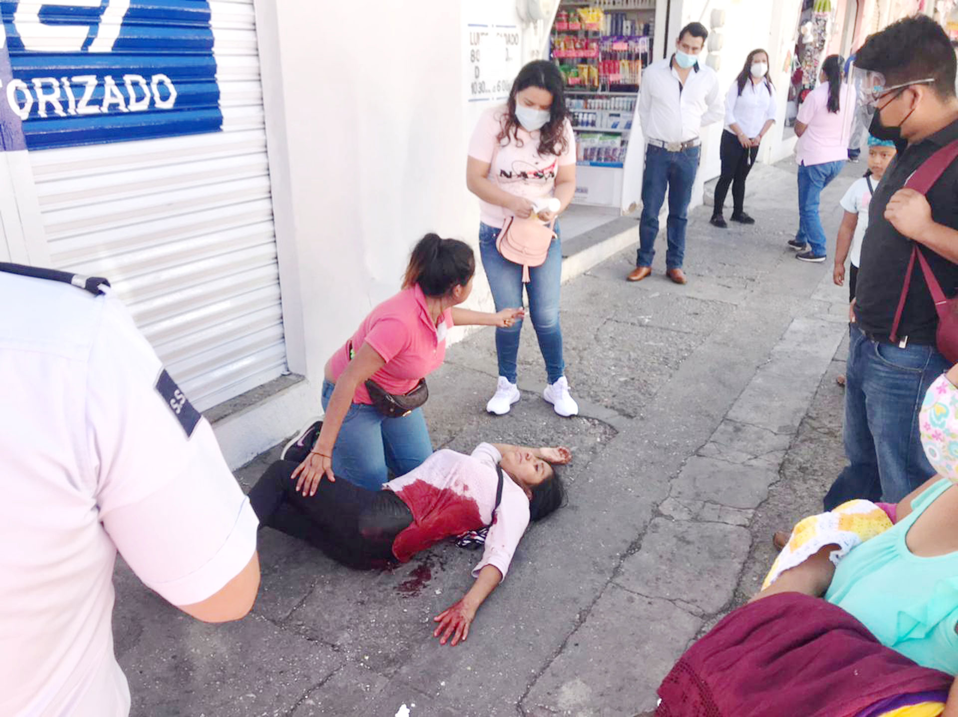 Norma fue atendida por paramédicos de la Cruz Roja.