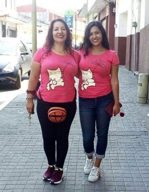 Madre e hija del mismo nombre, ambas basquetbolistas, las Deyaney.