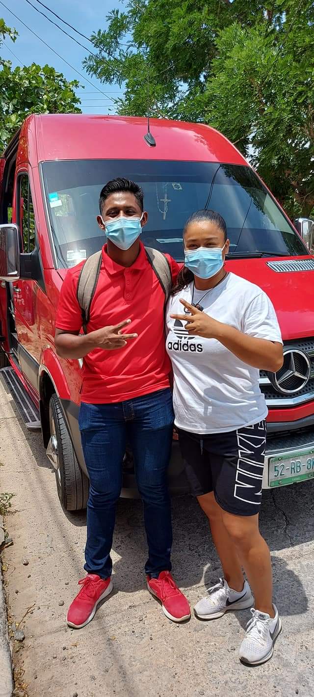 Edson Matus y Mayela Orozco, especialistas en lanzamiento de jabalina.