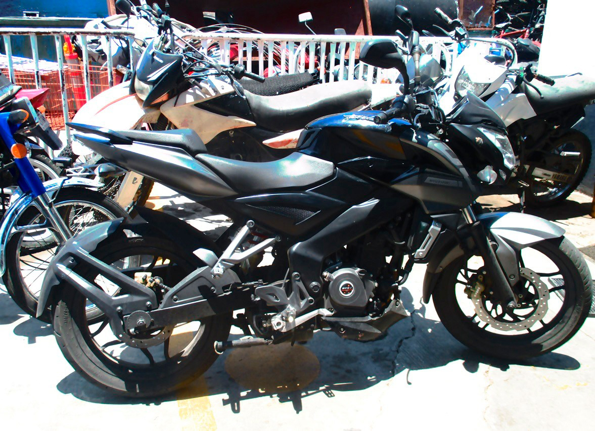 La motocicleta Bajaj NS200 con asegurada.