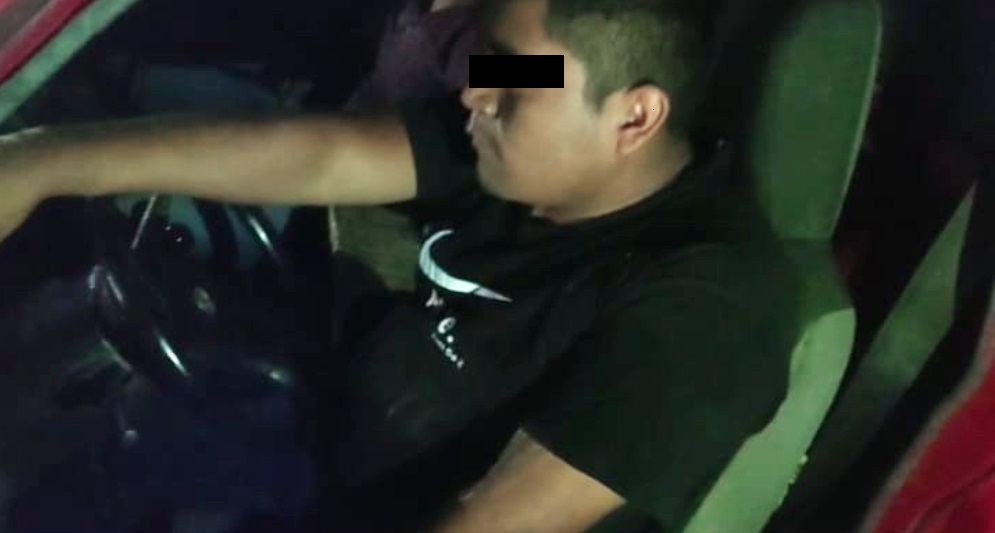 El conductor de una camioneta fue detenido como presunto responsable del percance.
