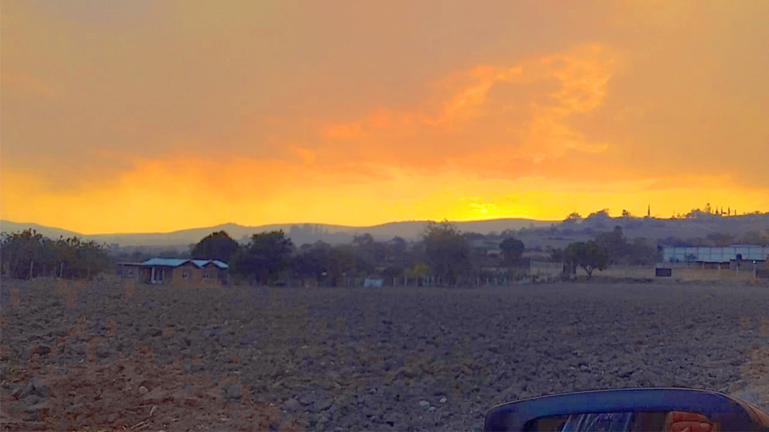 Se pide el apoyo de los habitantes de Nochixtlán para sofocar el incendio de la población El Venado.