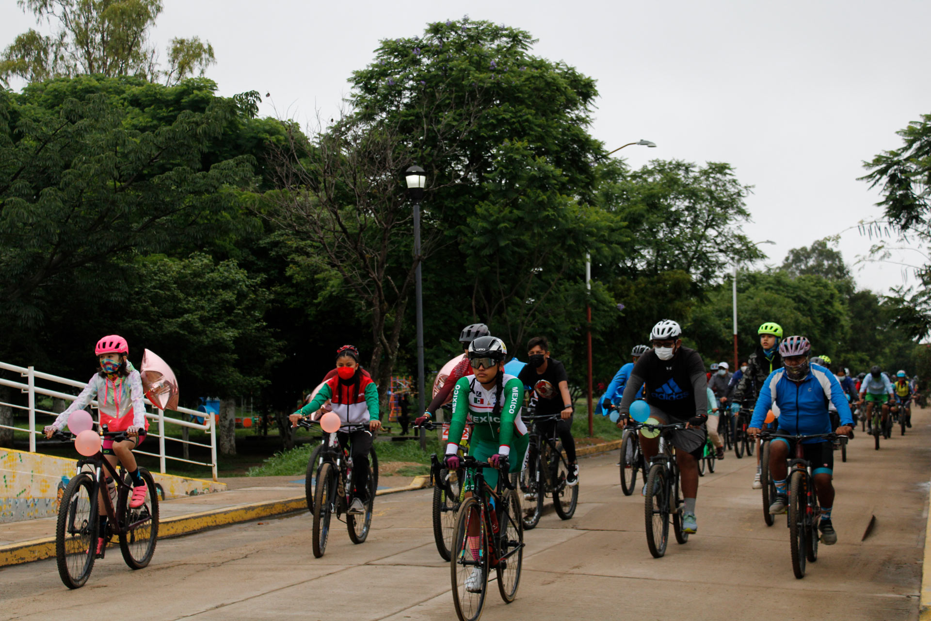Con un paseo en bicicleta inició el festejo para reconocer a destacados deportistas de Ocotlán de Morelos.