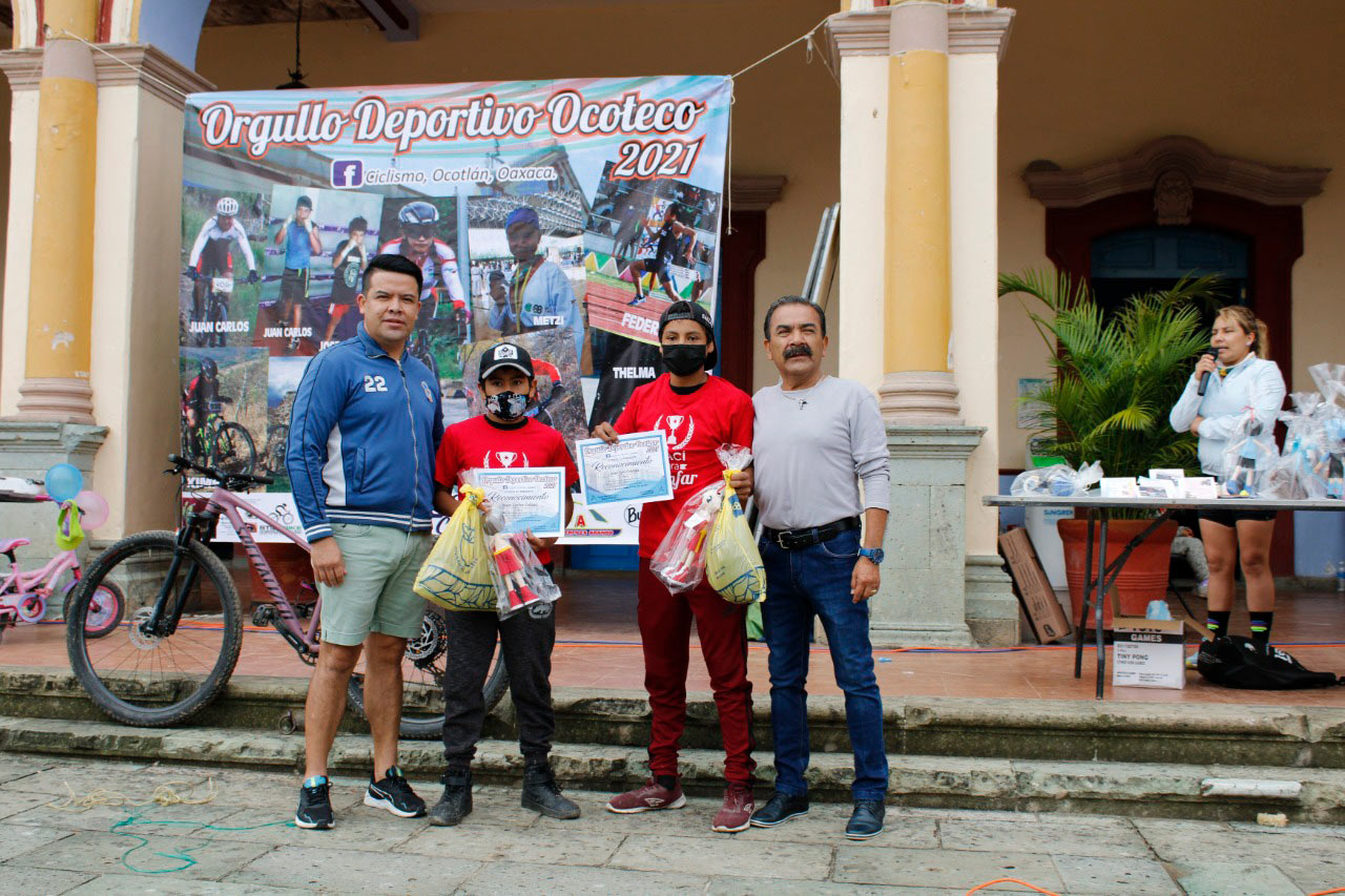 El Patronato Deportivo de Ocotlán se sumó a la entrega de reconocimientos.