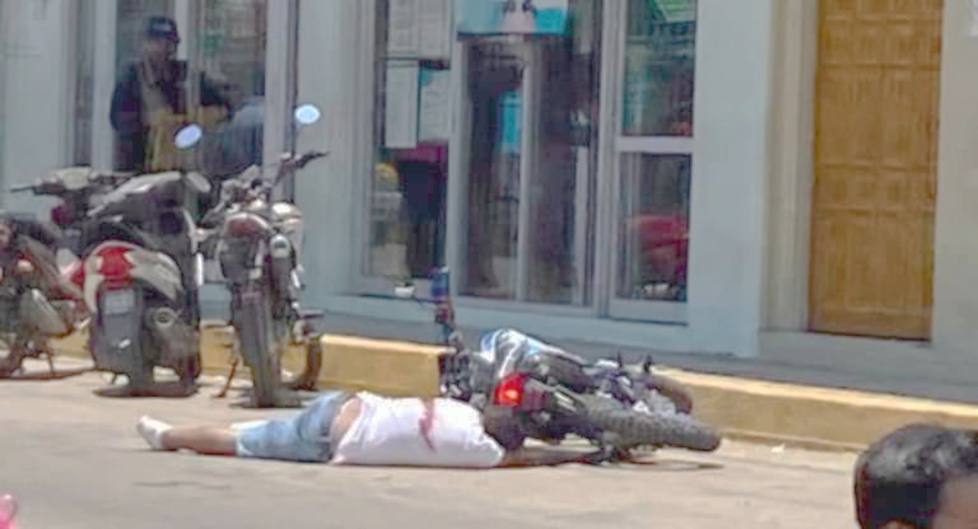 El crimen fue cometido por dos sujetos que escaparon en una motocicleta.