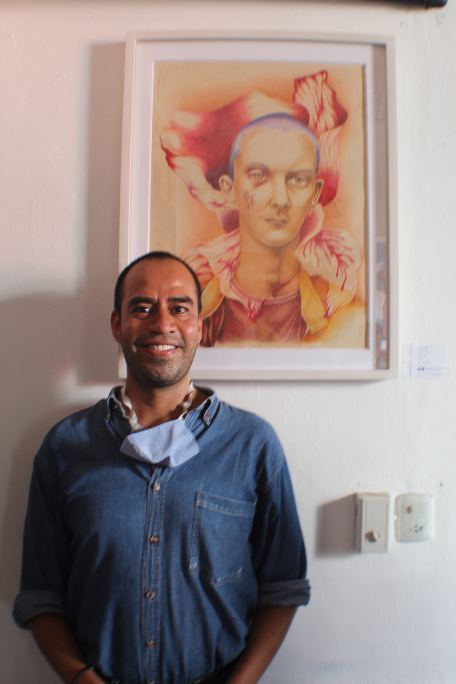 El autor Javier Jiménez, durante la inauguración.