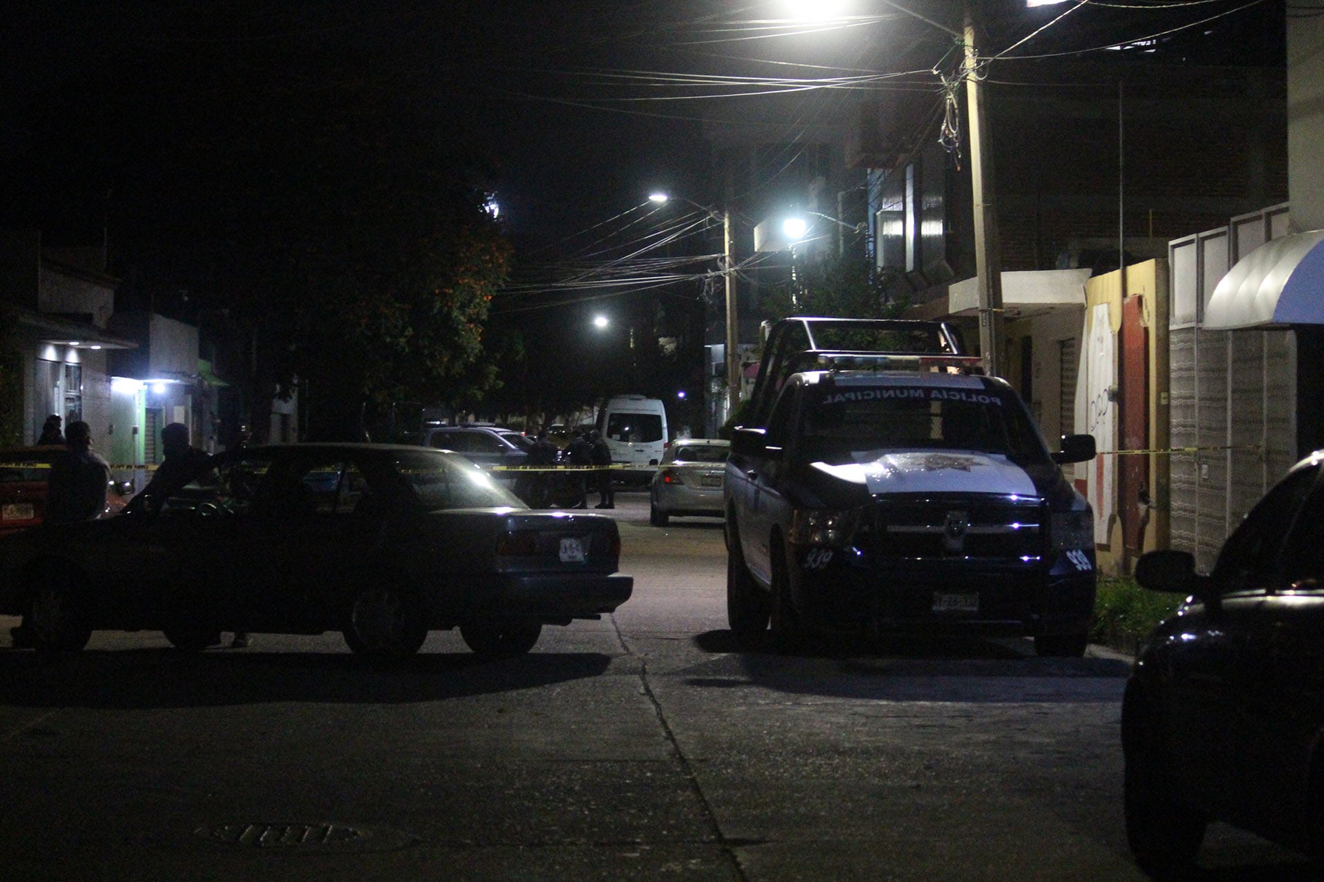 La zona fue acordonada por la policía tras el ataque armado.