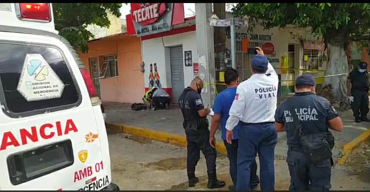 Los elementos policíacos acudieron donde ocurrió la agresión a balazos.
