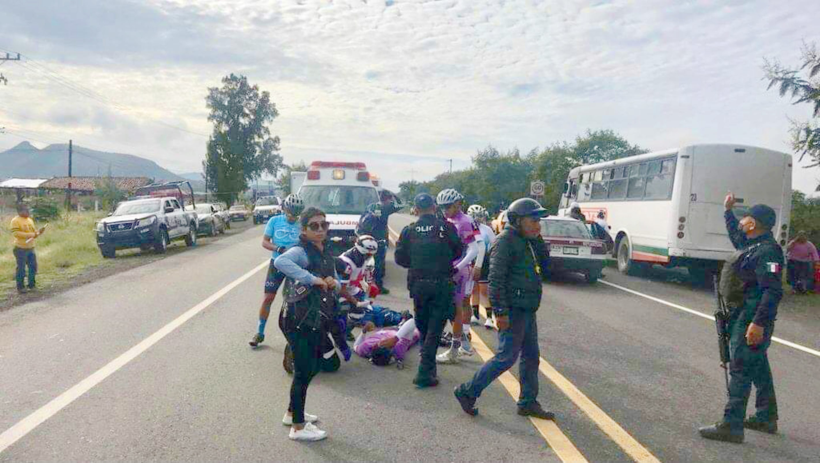 El lesionado fue trasladado a una clínica particular al ser arrollado por un taxi.