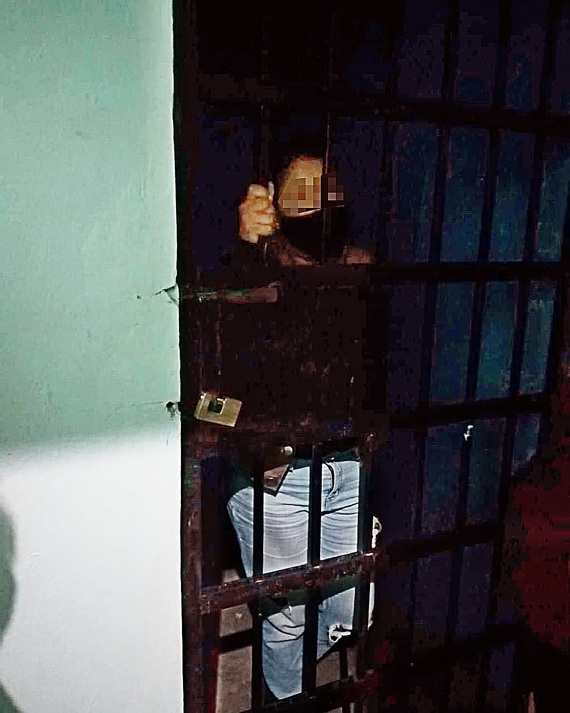 En la cárcel municipal quedó la mujer al difundir que un comandante estaba enfermo.
