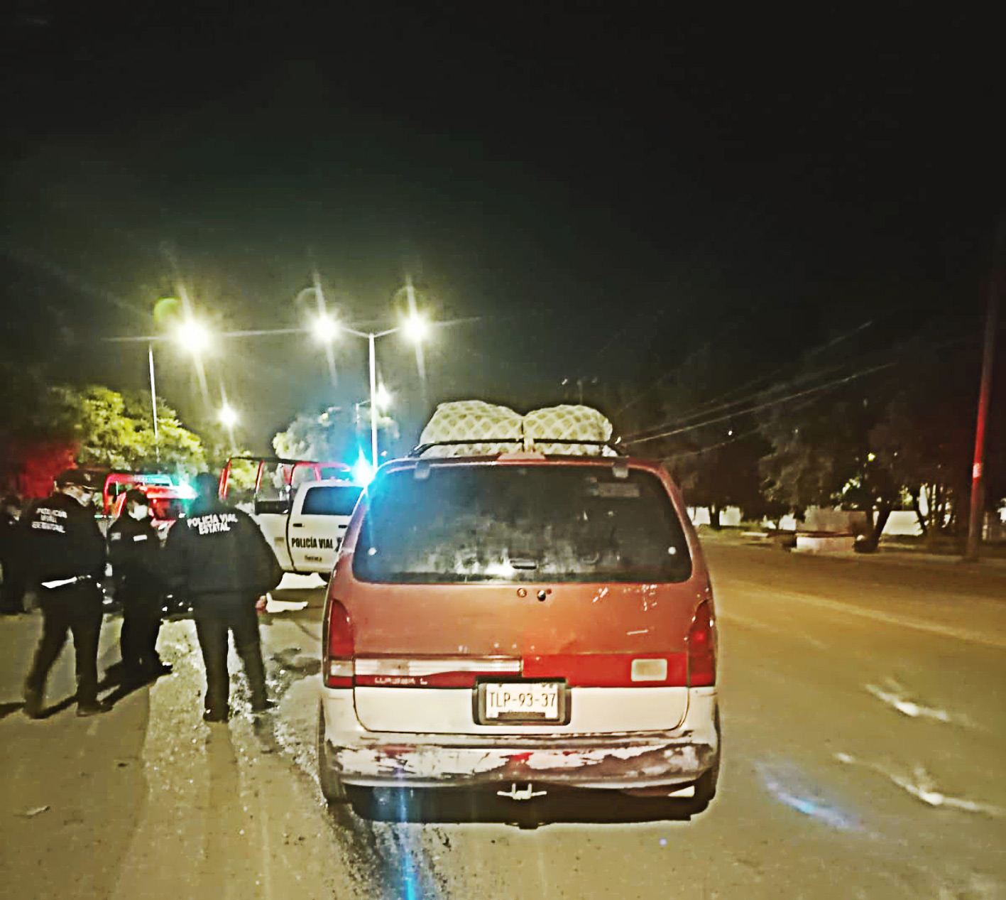 Un motociclista resultó con lesiones al chocar con un automóvil.