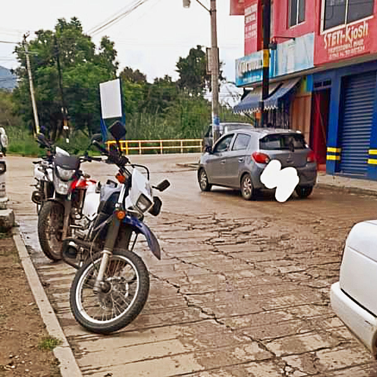 La unidad de motor donde llegaron los provocadores de la violencia en Xoxo.