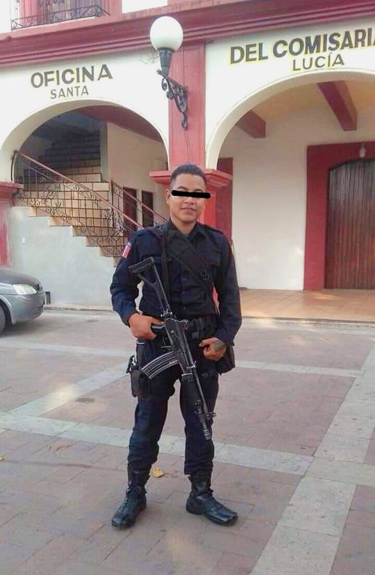 Felipe Alejandro, cuando era policía municipal de Santa Lucía del Camino.