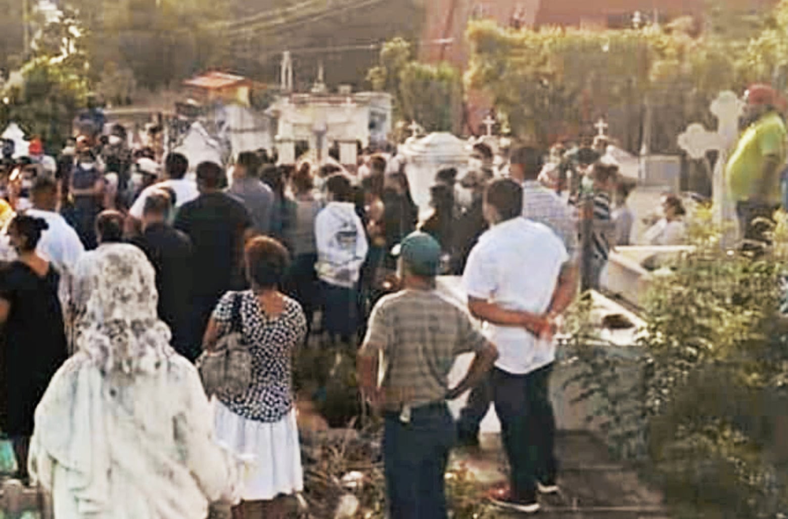 En el panteón municipal de Pinotepa se realizó el sepelio de los jóvenes asesinados.