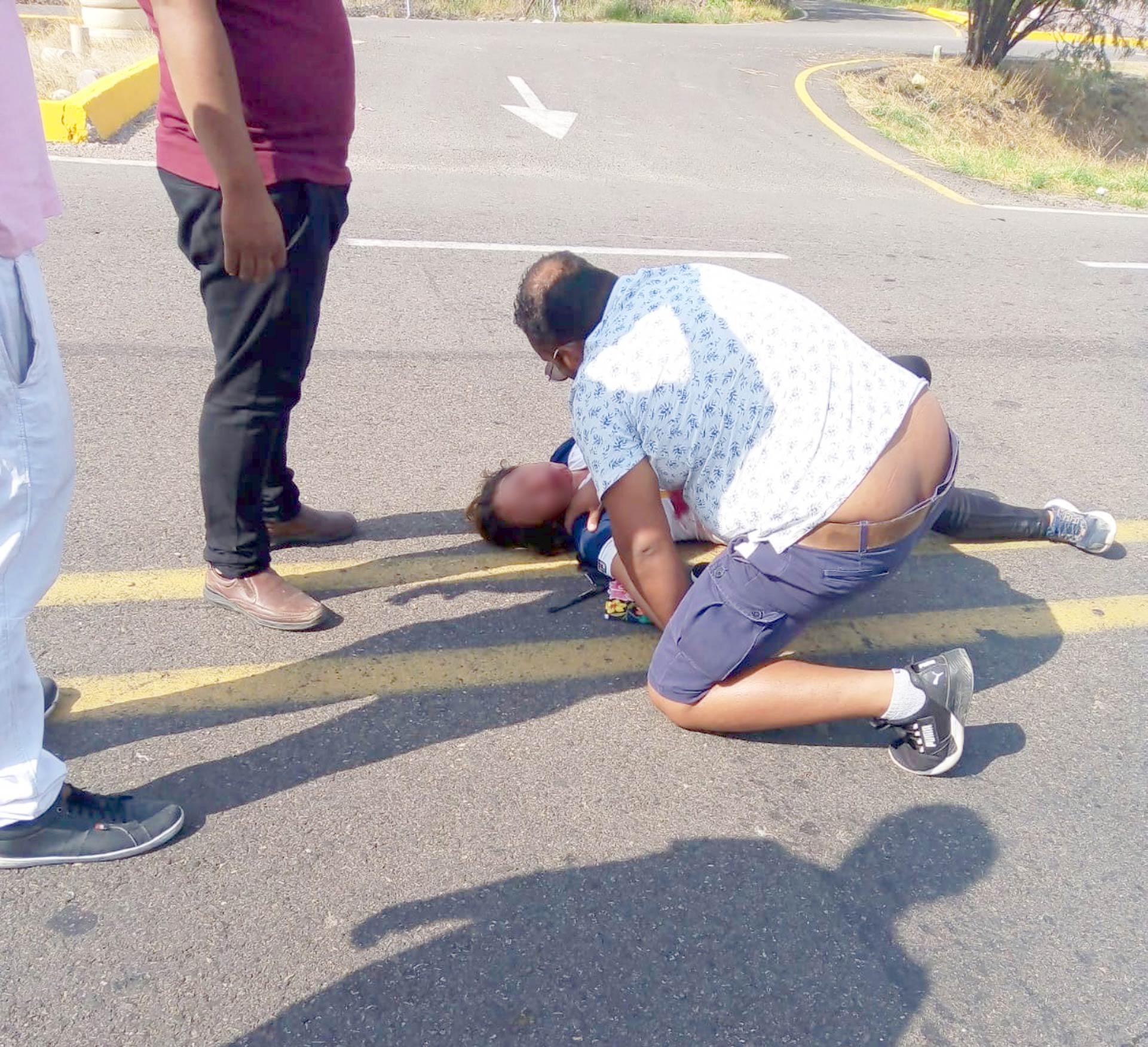 Con puñaladas fue localizada una mujer sobre la carretera al Istmo.